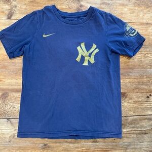 Nike Kids Derek Jeter 2020 T-Shirt Navy Blue‎ w/ Gold Writing Medium 10/12 EUC
